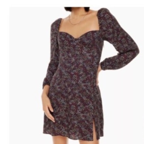 Wilfred Dresses & Skirts - Wilfred Aritzia Mini Dress Floral Sweetheart Neck Puff Sleeve Smocked Back